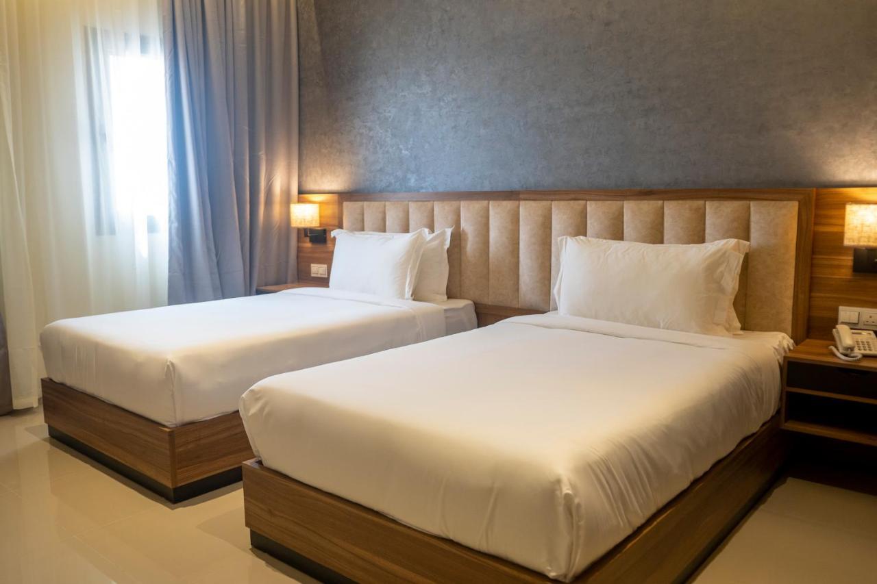 The Plaza Hotel & Resort 塞拉莱 外观 照片
